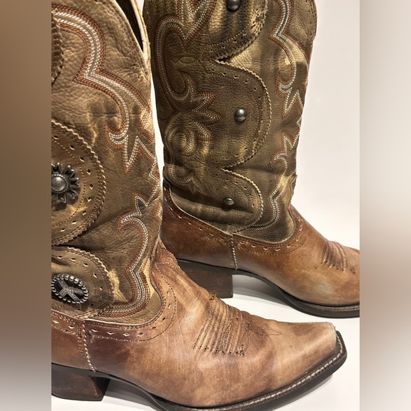 Ariat Distressed Brown Leather Boots with Studded detail Size 7 - Picture 2 of 9